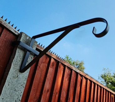 UNIVERSAL HANGING BRACKET TO FIT OVER CONCRETE FENCE POSTS 1