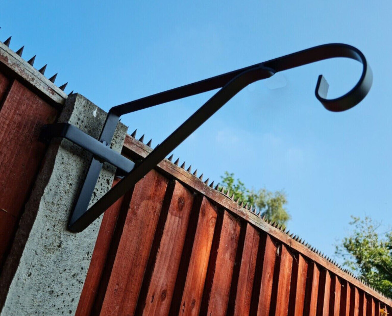 UNIVERSAL HANGING BRACKET TO FIT OVER CONCRETE FENCE POSTS 1