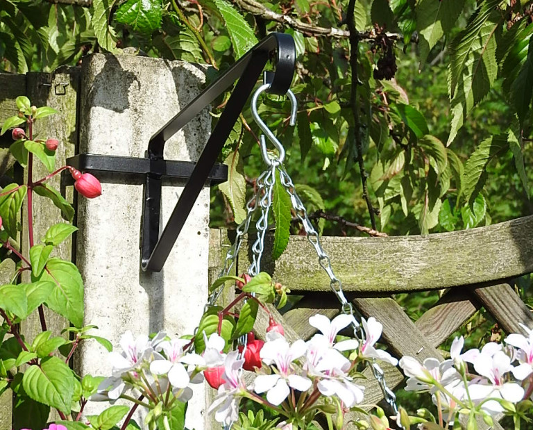 UNIVERSAL HANGING BRACKET TO FIT OVER CONCRETE FENCE POSTS 6